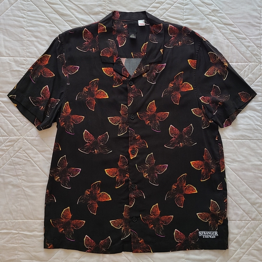 H&M Stranger Things Demogorgon Button Up Shirt Men's M
